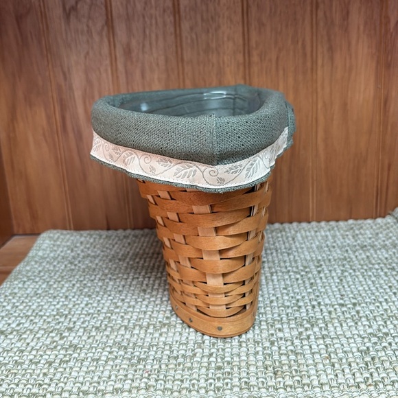 Longaberger 2005 Wrought Iron Hanger Wall Vase Basket w/Orotector & Liner - Picture 4 of 12